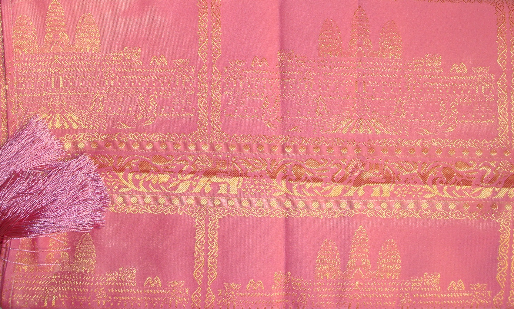 Temple Design Baby Pink Detail