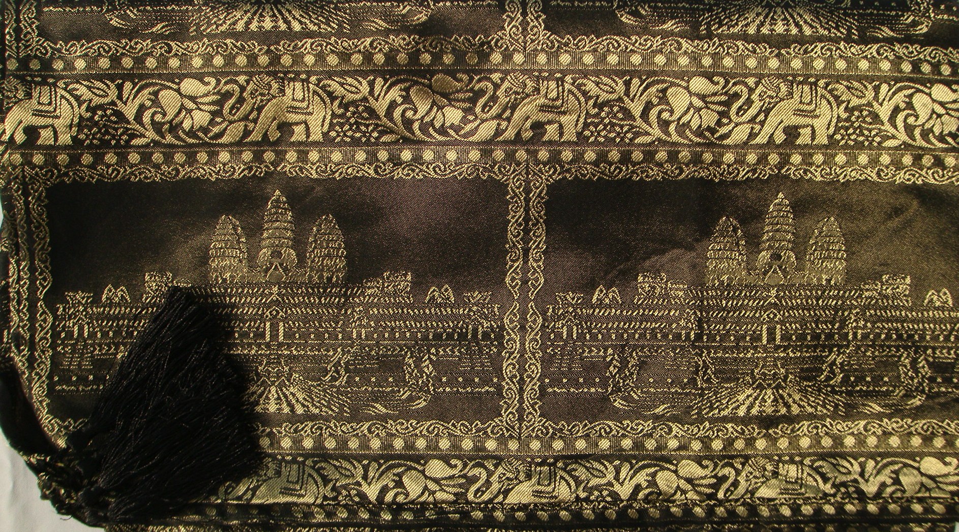 Temple Design Black Detail no flash